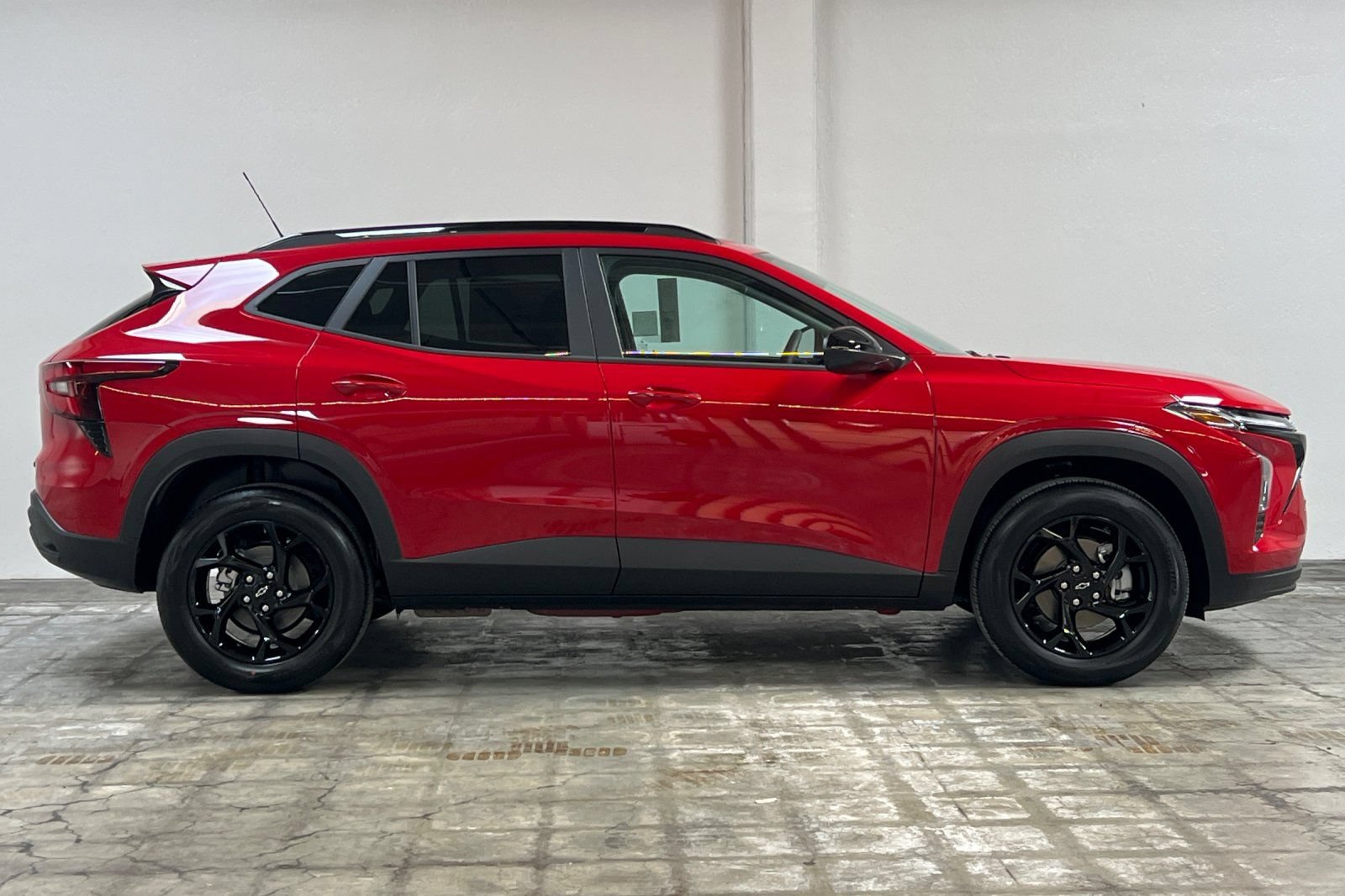 New 2026 Chevrolet Trax LT w/ Midnight Edition FWD image 3