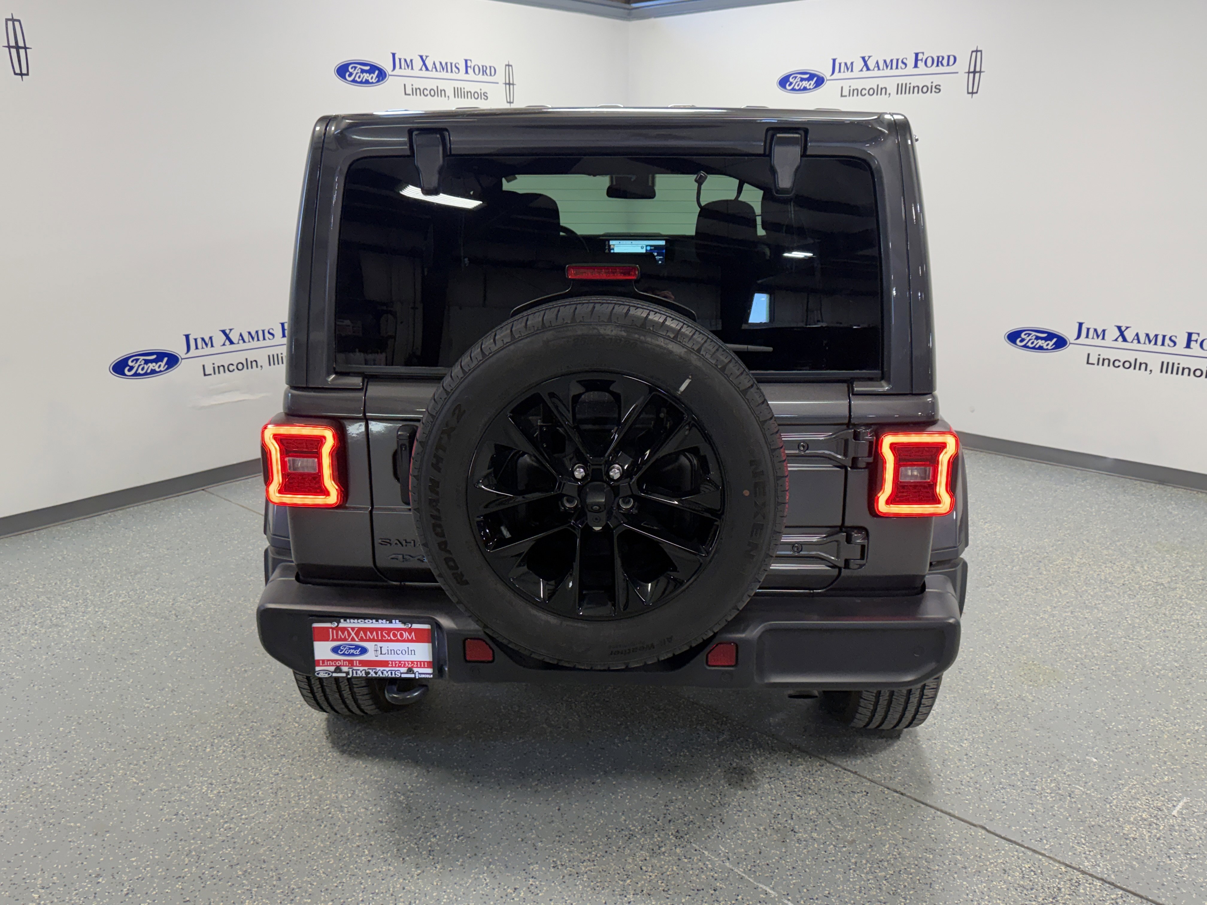 Used 2025 Jeep Wrangler Unlimited Sahara w/ Safety Group image 5