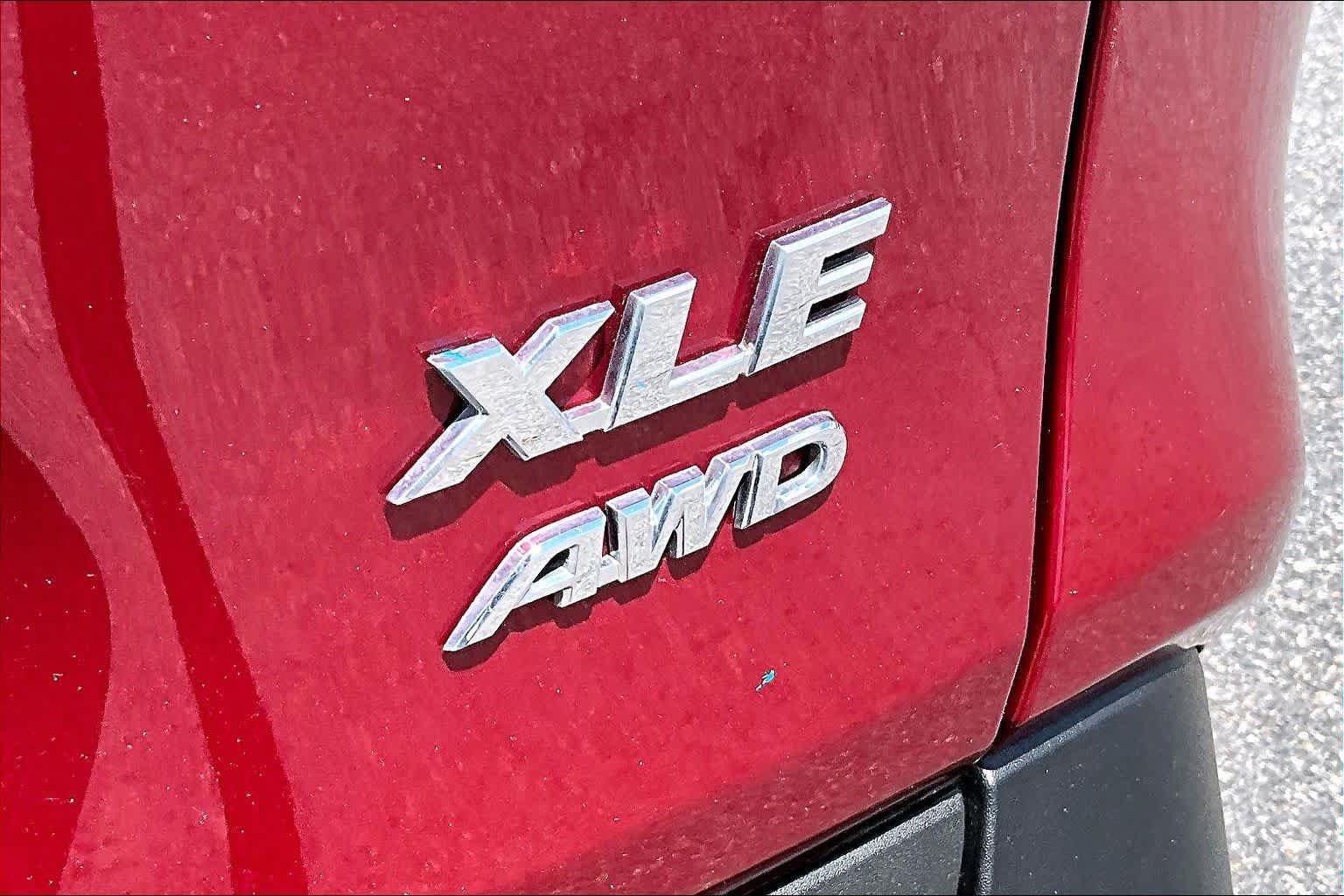 Used 2021 Toyota RAV4 XLE w/ Convenience Package AWD/4WD image 10