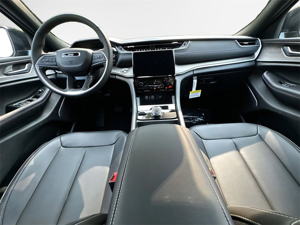 New 2025 Jeep Grand Cherokee Limited w/ Black Appearance Package image 22