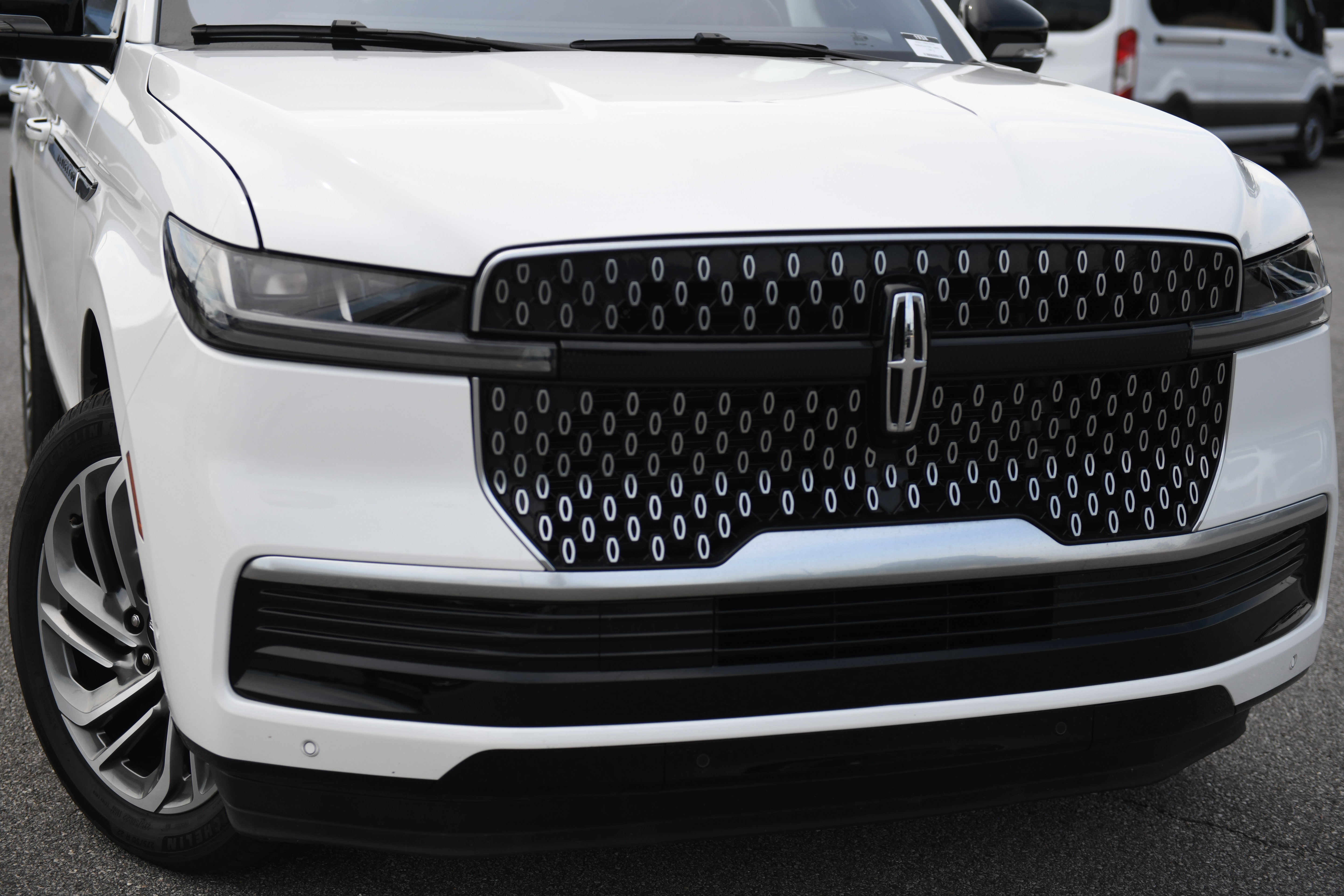 Used 2025 Lincoln Navigator Reserve AWD/4WD image 4