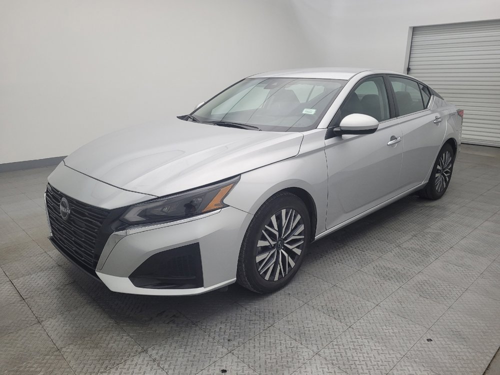 Used 2023 Nissan Altima 2.5 SV image 2