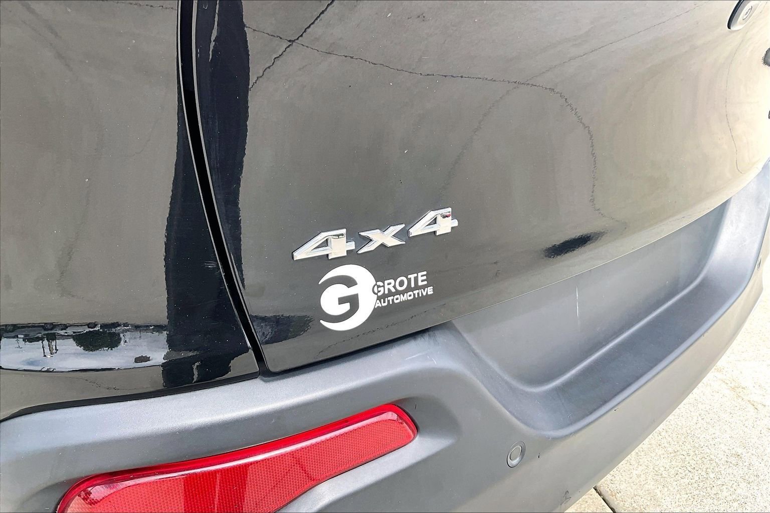 Used 2018 Jeep Cherokee Limited AWD/4WD image 9
