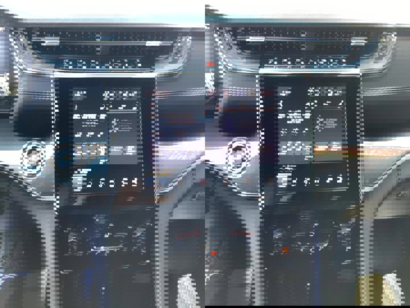 Certified 2023 Jeep Grand Cherokee Altitude image 13