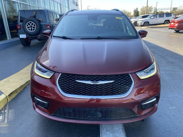 Used 2021 Chrysler Pacifica Touring-L w/ Premium & Safety Sphere Group image 3