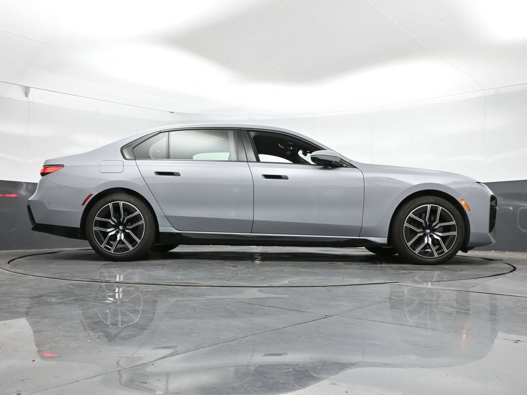 Used 2026 BMW 740i xDrive AWD/4WD image 40