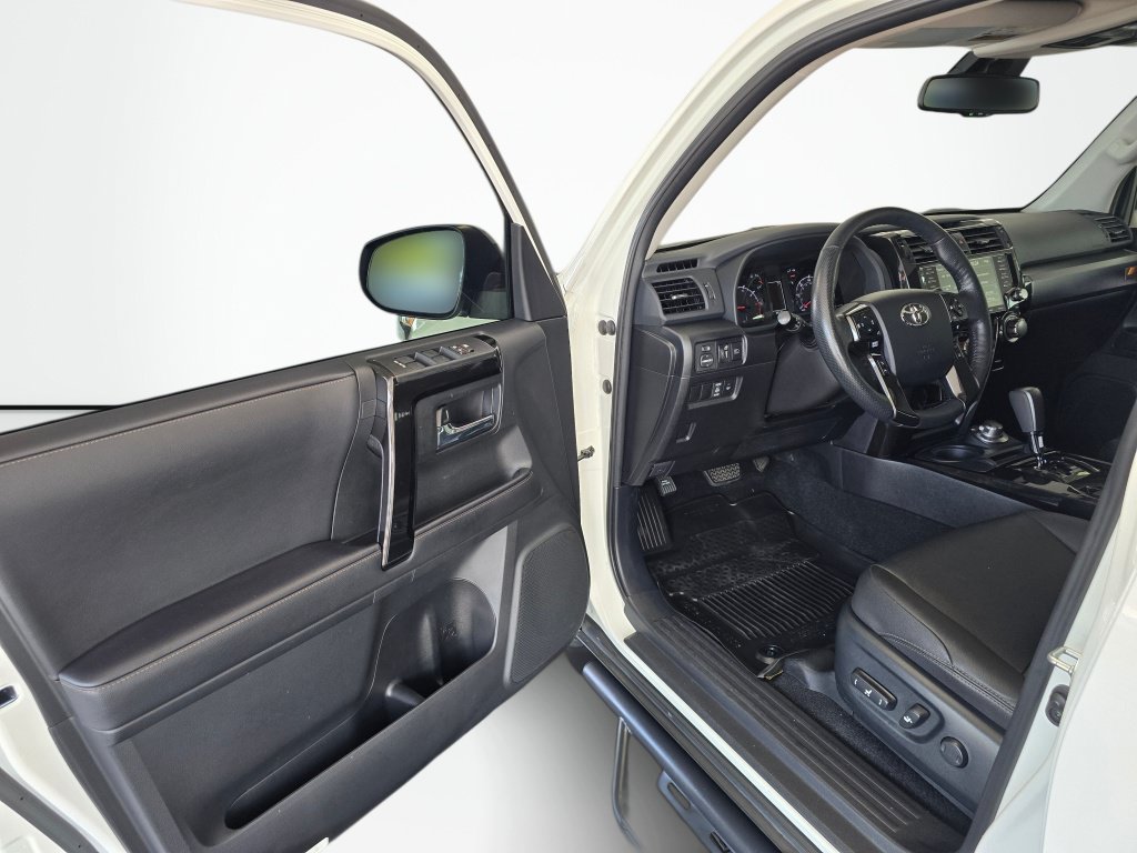 Used 2023 Toyota 4Runner 40th Anniversary SE AWD/4WD image 32