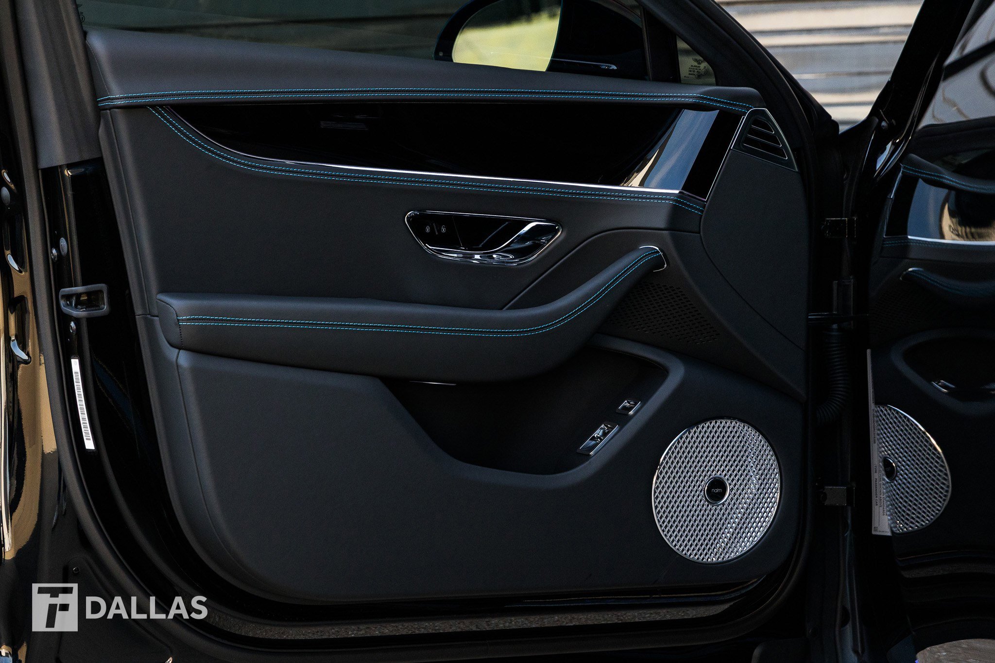 Used 2024 Bentley Flying Spur V8 image 21