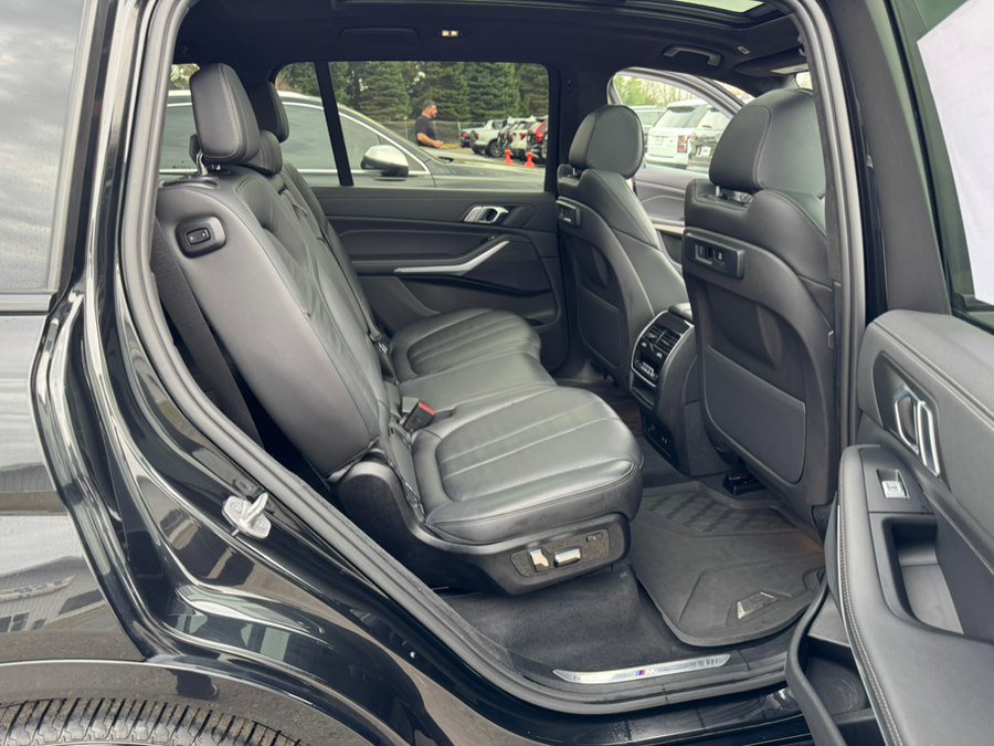 Used 2022 BMW X7 xDrive40i w/ M Sport Package image 25