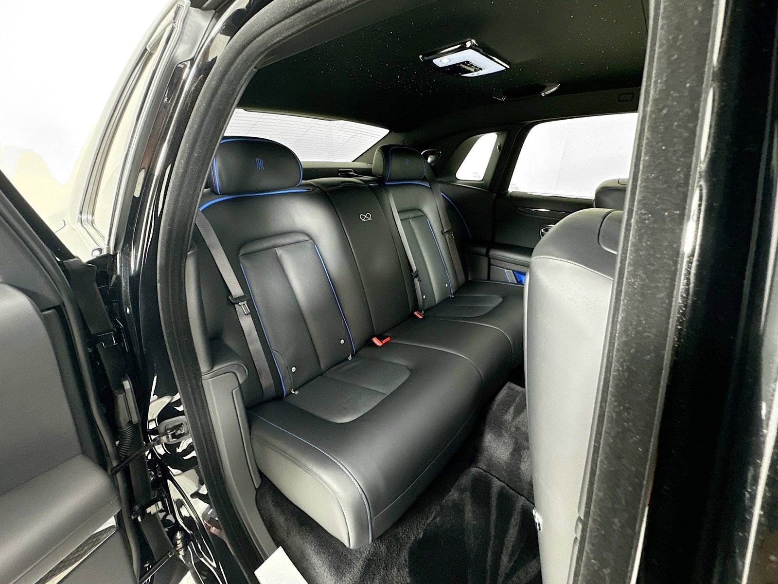 Certified 2025 Rolls-Royce Ghost Black Badge AWD/4WD image 27