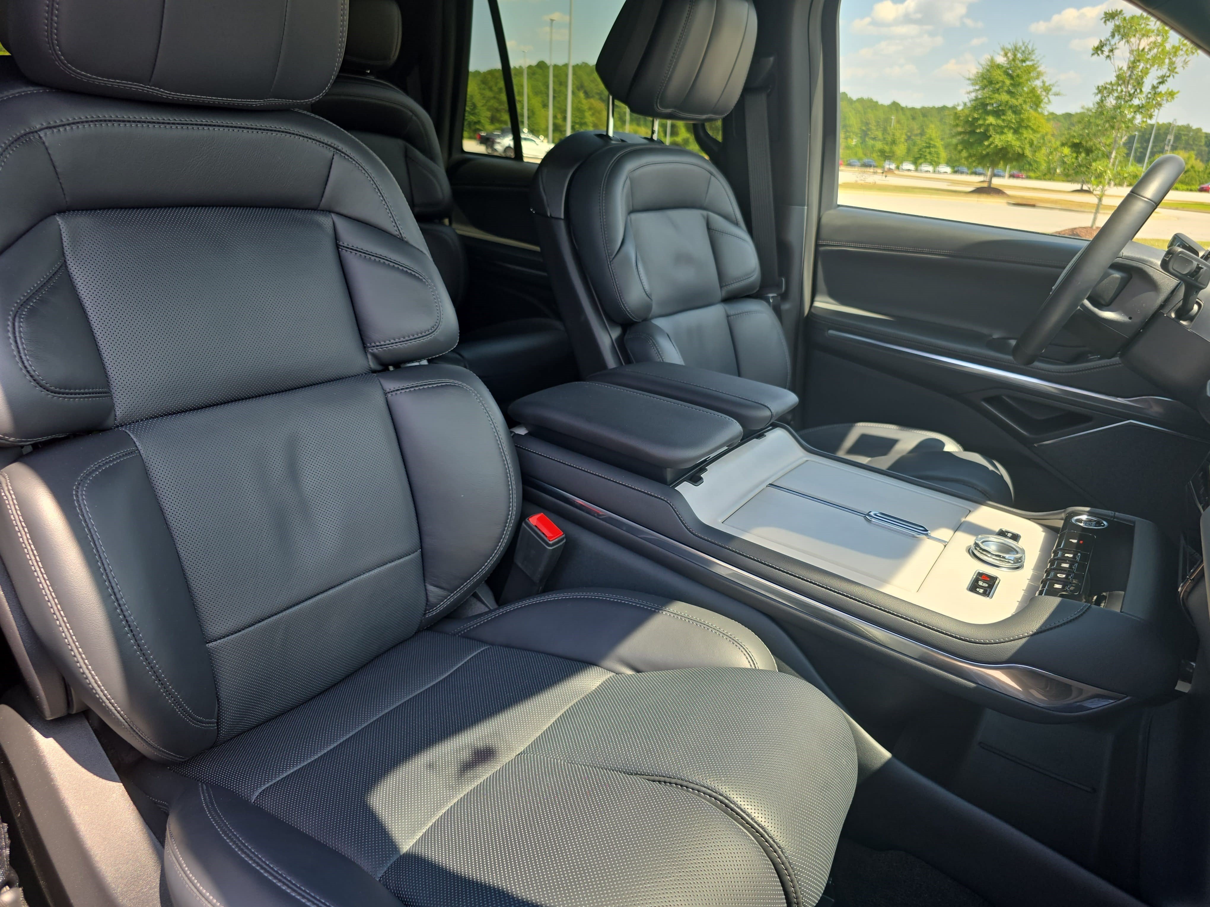 New 2026 Lincoln Navigator L Reserve w/ Jet Appearance Package AWD/4WD image 10