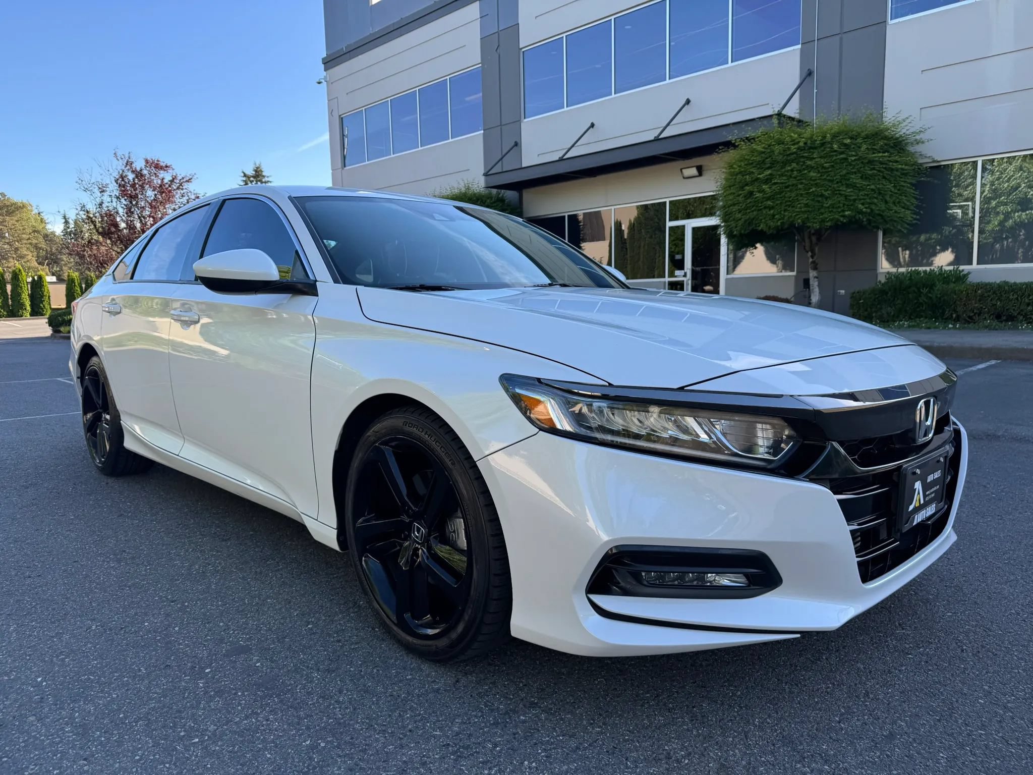 Used 2018 Honda Accord Sport image 2
