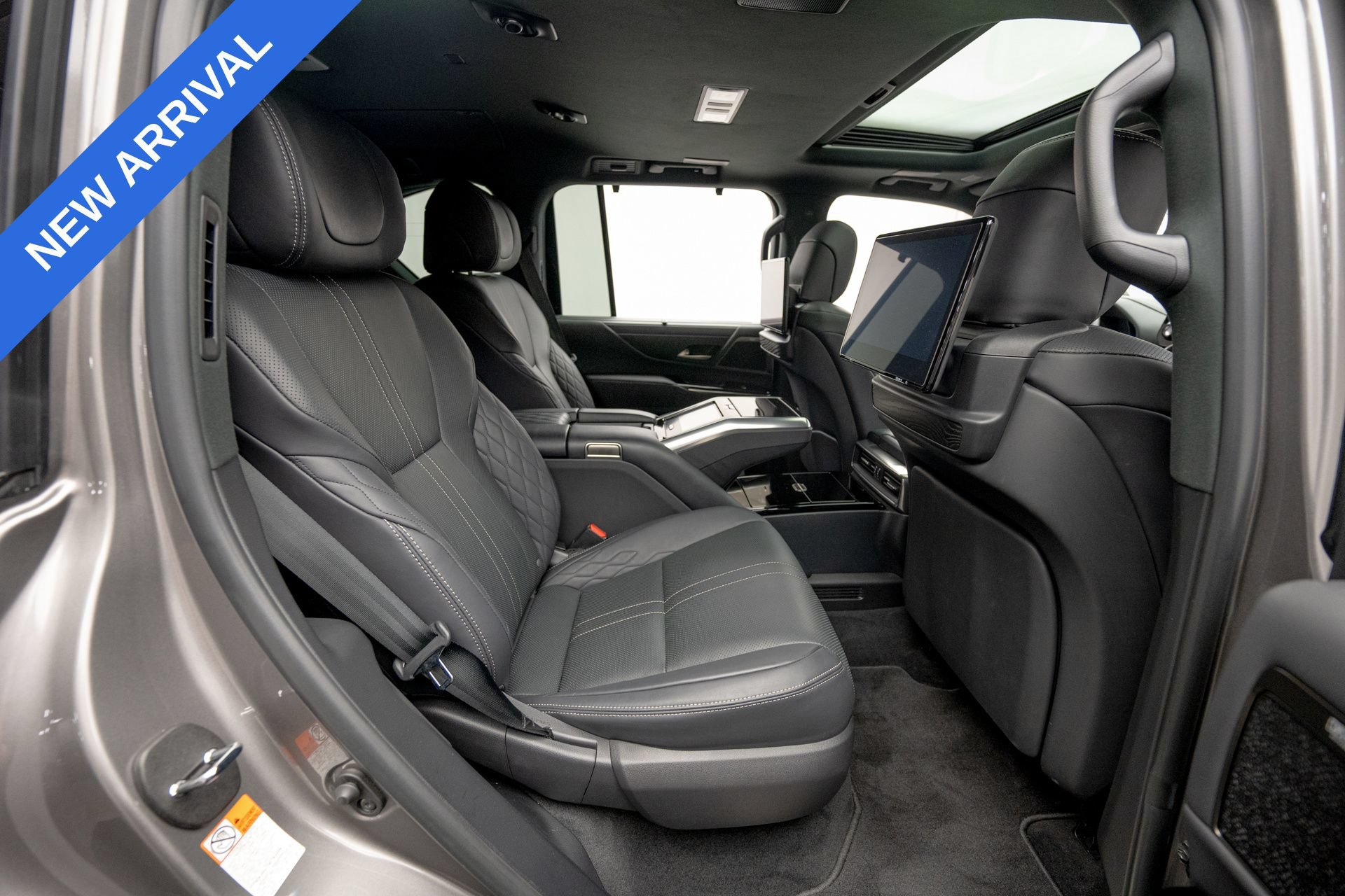 Used 2022 Lexus LX 600 4WD w/ Accessory Package (Z1) image 18