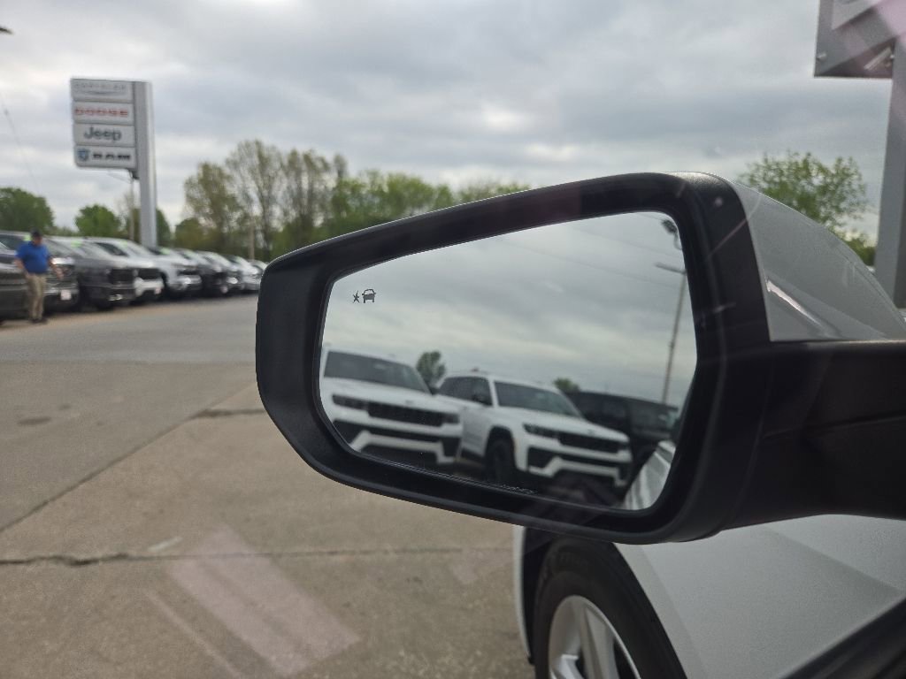 Used 2024 Chevrolet Malibu LS FWD image 28