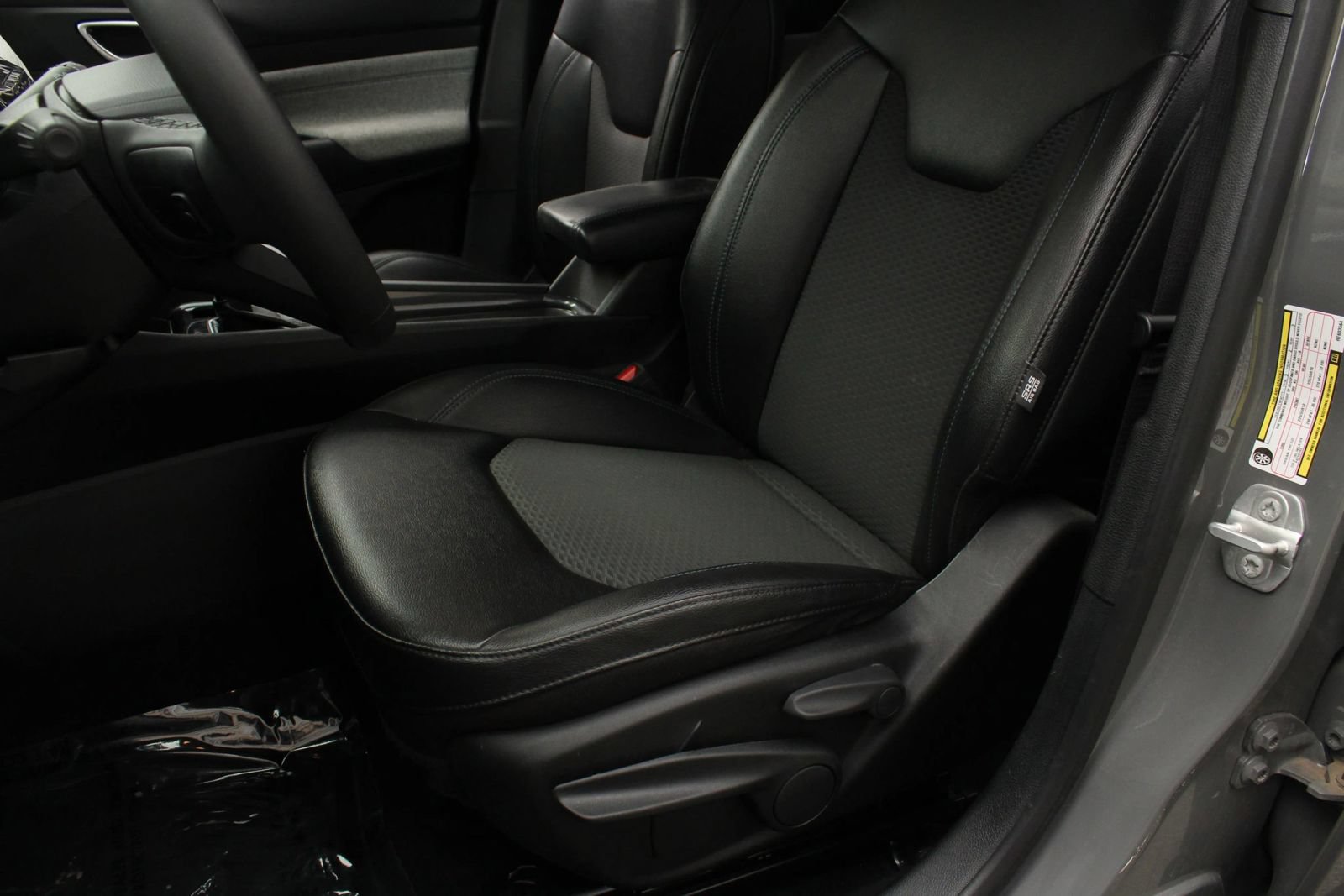 Used 2024 Jeep Compass Latitude AWD/4WD image 17