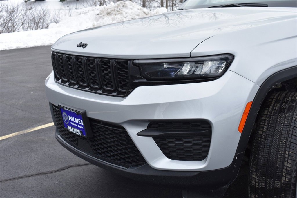 Used 2024 Jeep Grand Cherokee Altitude image 11