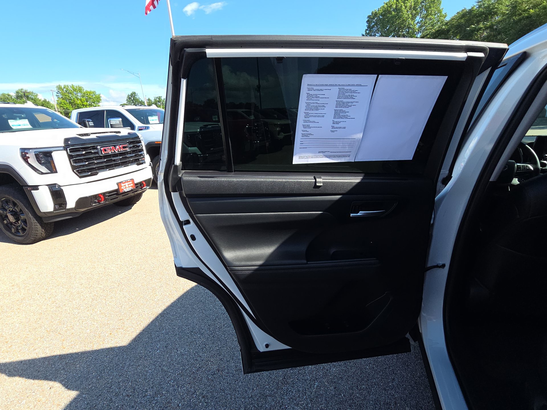 Used 2023 Toyota Highlander XLE AWD/4WD image 27