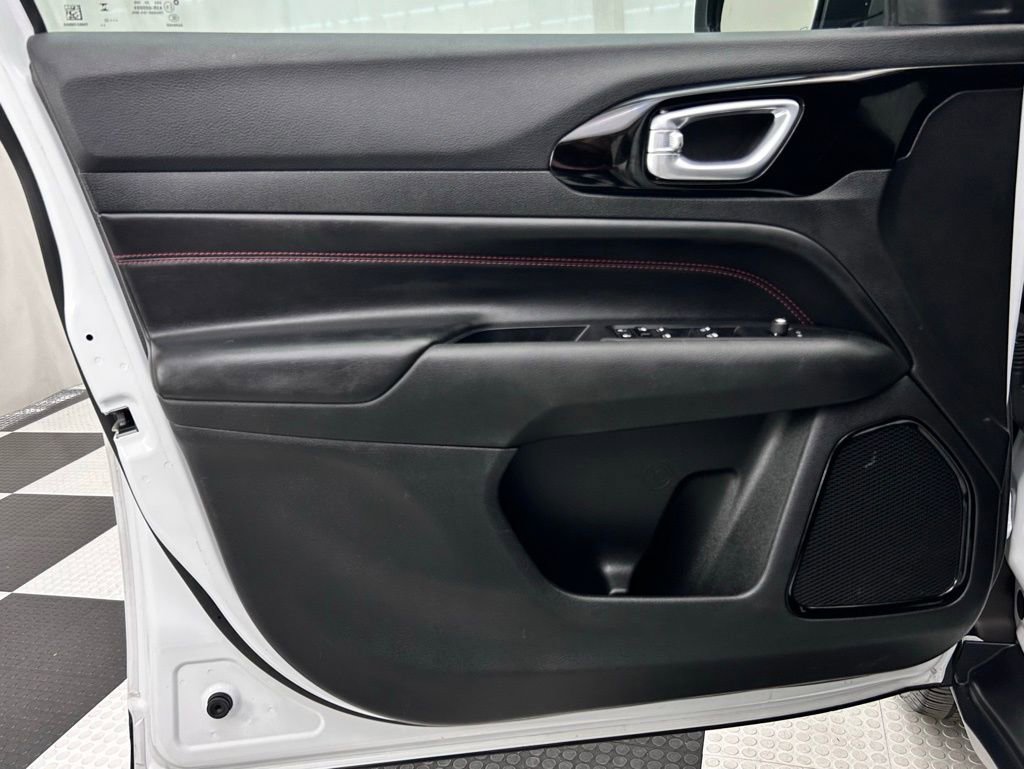 Used 2023 Jeep Compass Trailhawk image 13