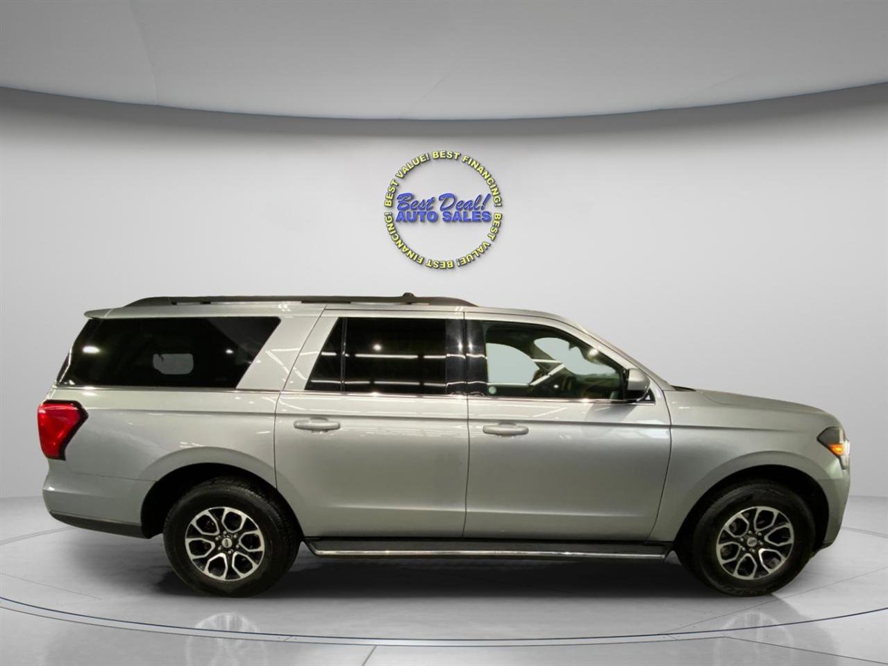Used 2023 Ford Expedition Max XLT image 6