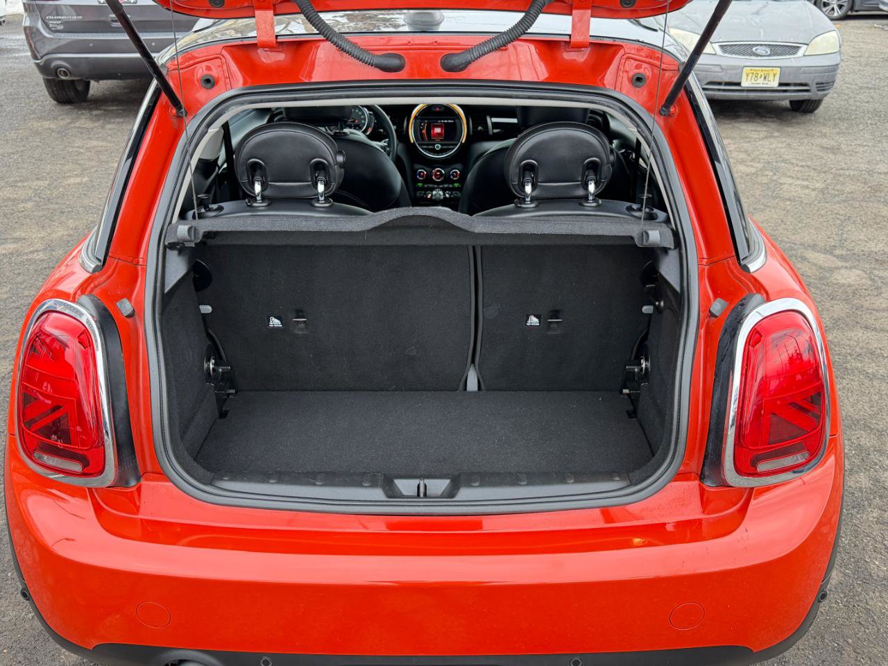 Used 2019 MINI Cooper 2-Door Hardtop w/ Storage Package image 30