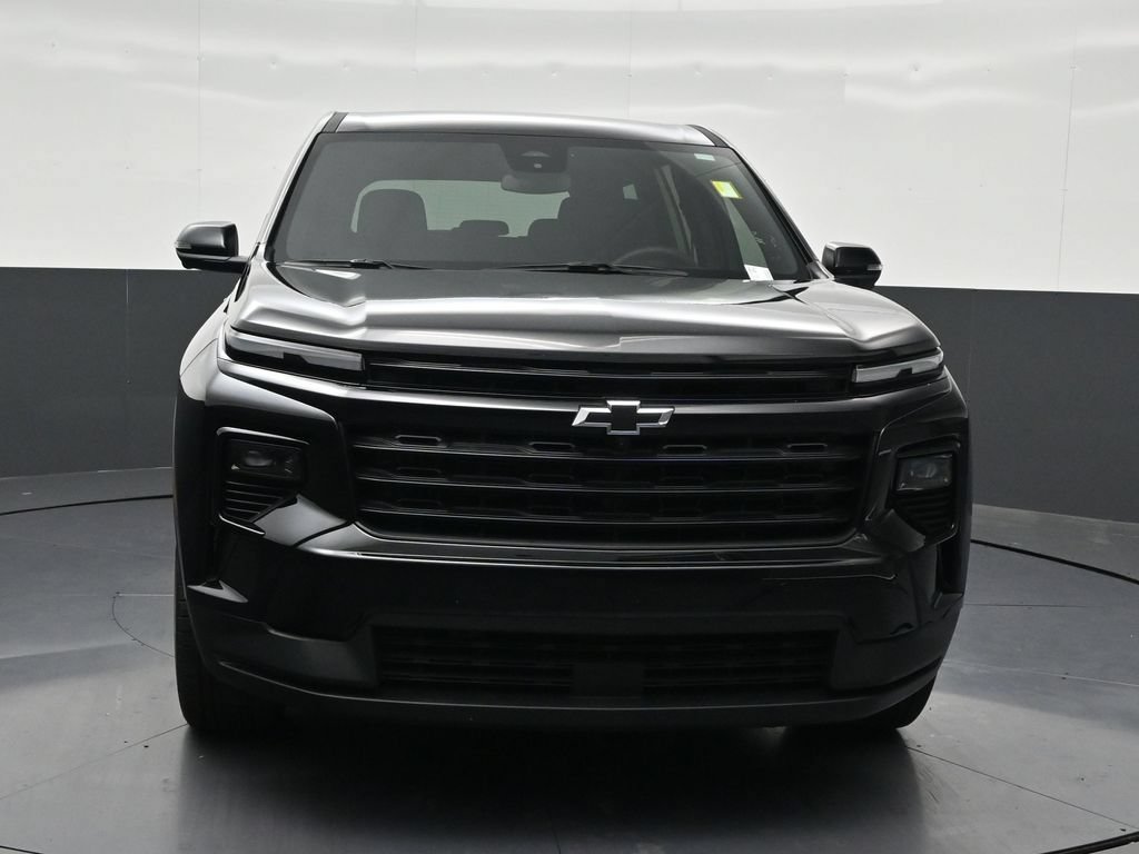 Used 2024 Chevrolet Traverse LS w/ Midnight/Sport Edition FWD image 2