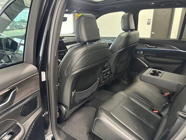 Used 2023 Jeep Grand Cherokee Overland AWD/4WD image 24