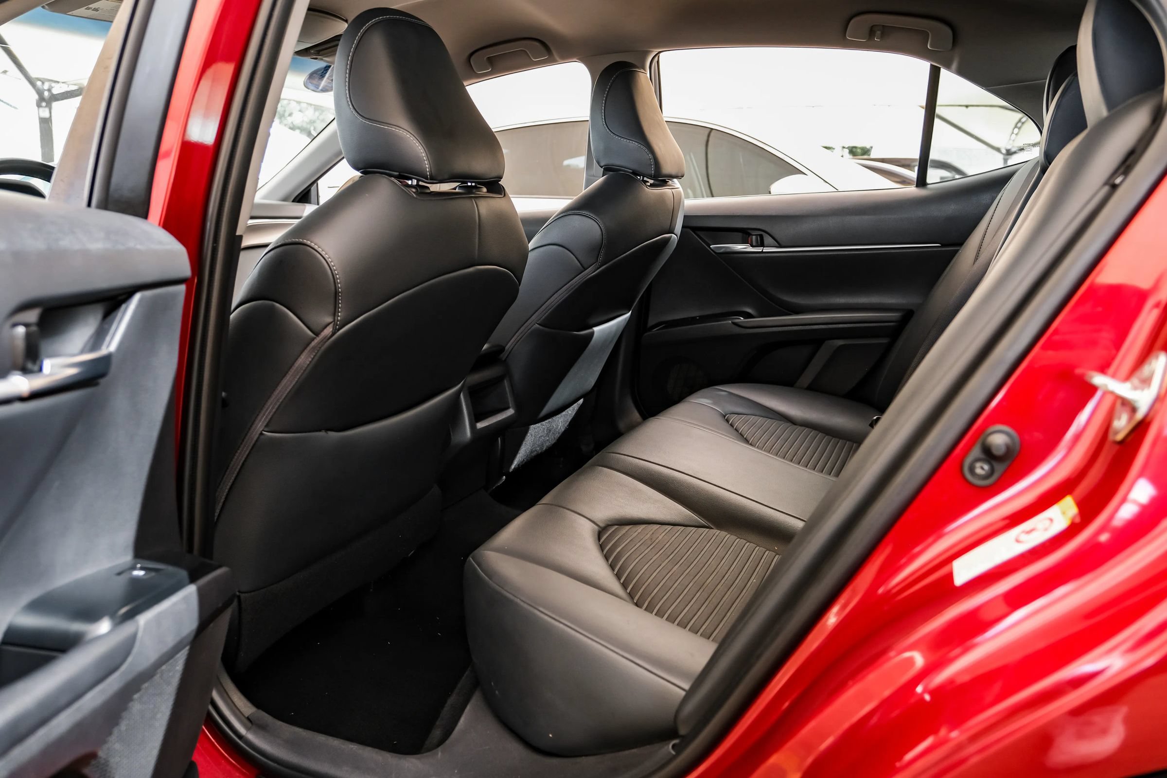 Used 2018 Toyota Camry SE FWD image 39