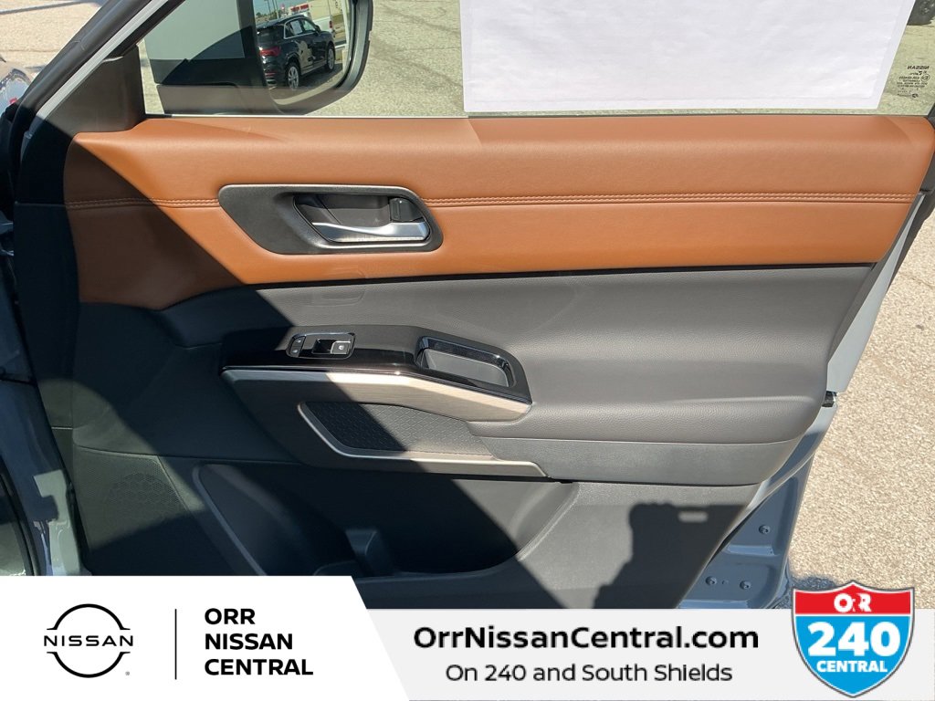 New 2025 Nissan Pathfinder Platinum w/ Cargo Package image 10