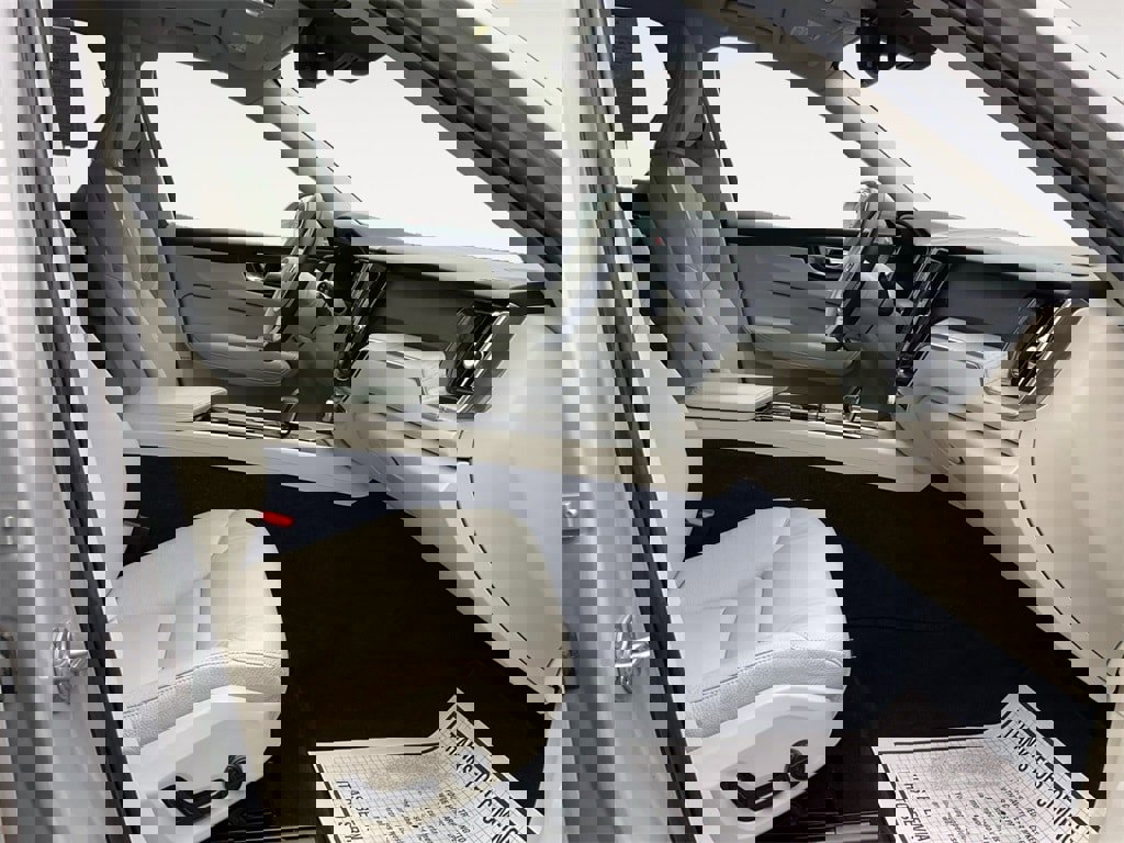 Certified 2023 Volvo XC60 B5 Plus image 15