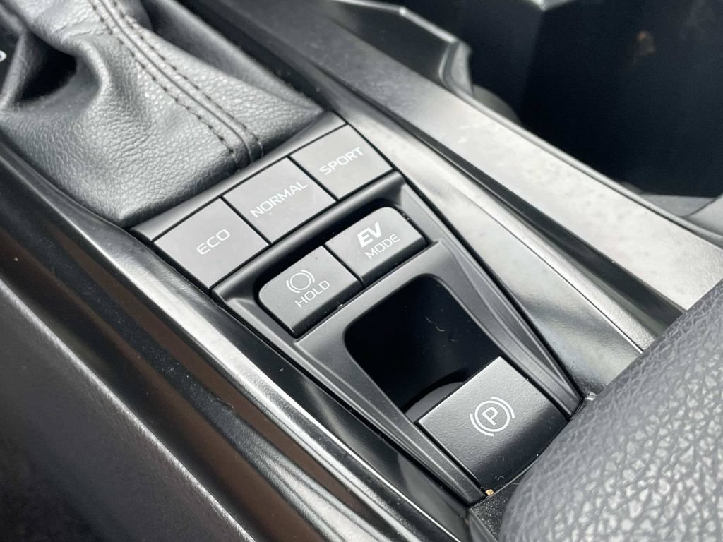 Used 2025 Toyota Camry SE w/ Convenience Package FWD image 40