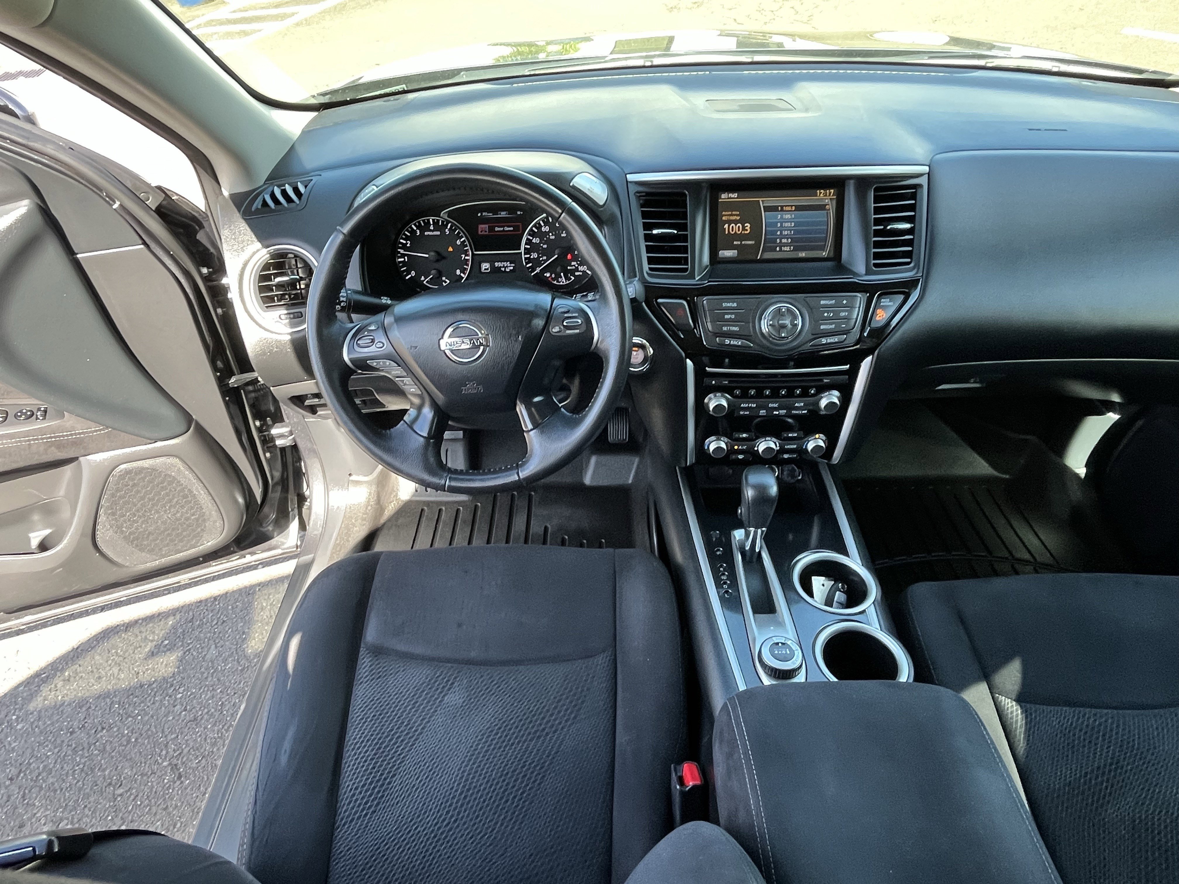 Used 2014 Nissan Pathfinder SV image 11