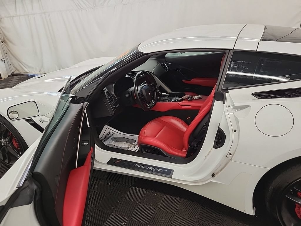 Used 2017 Chevrolet Corvette Stingray Coupe RWD image 3