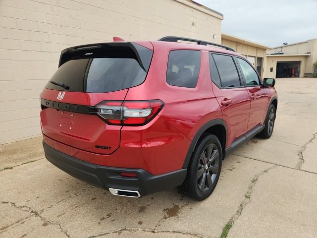 Used 2025 Honda Pilot Sport image 6