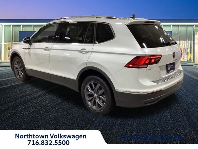 Used 2023 Volkswagen Tiguan SE w/ Panoramic Sunroof Package image 3
