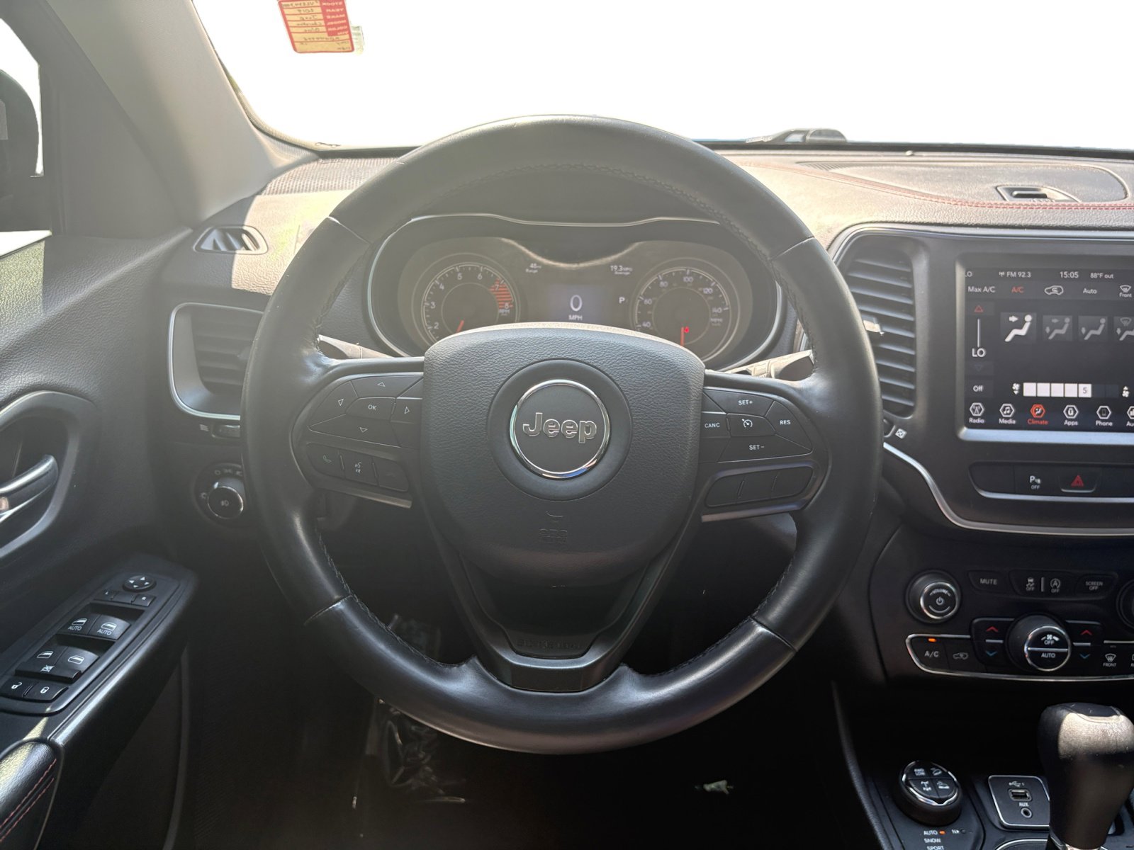 Used 2019 Jeep Cherokee Trailhawk image 3