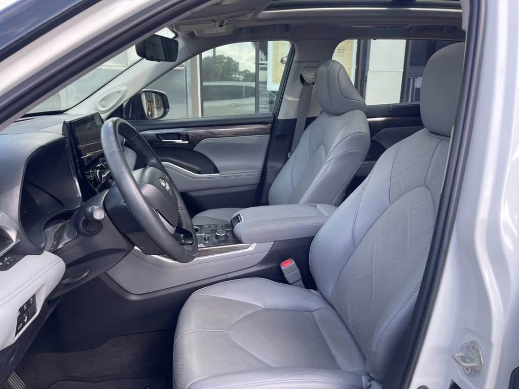 Used 2023 Toyota Highlander Platinum image 8