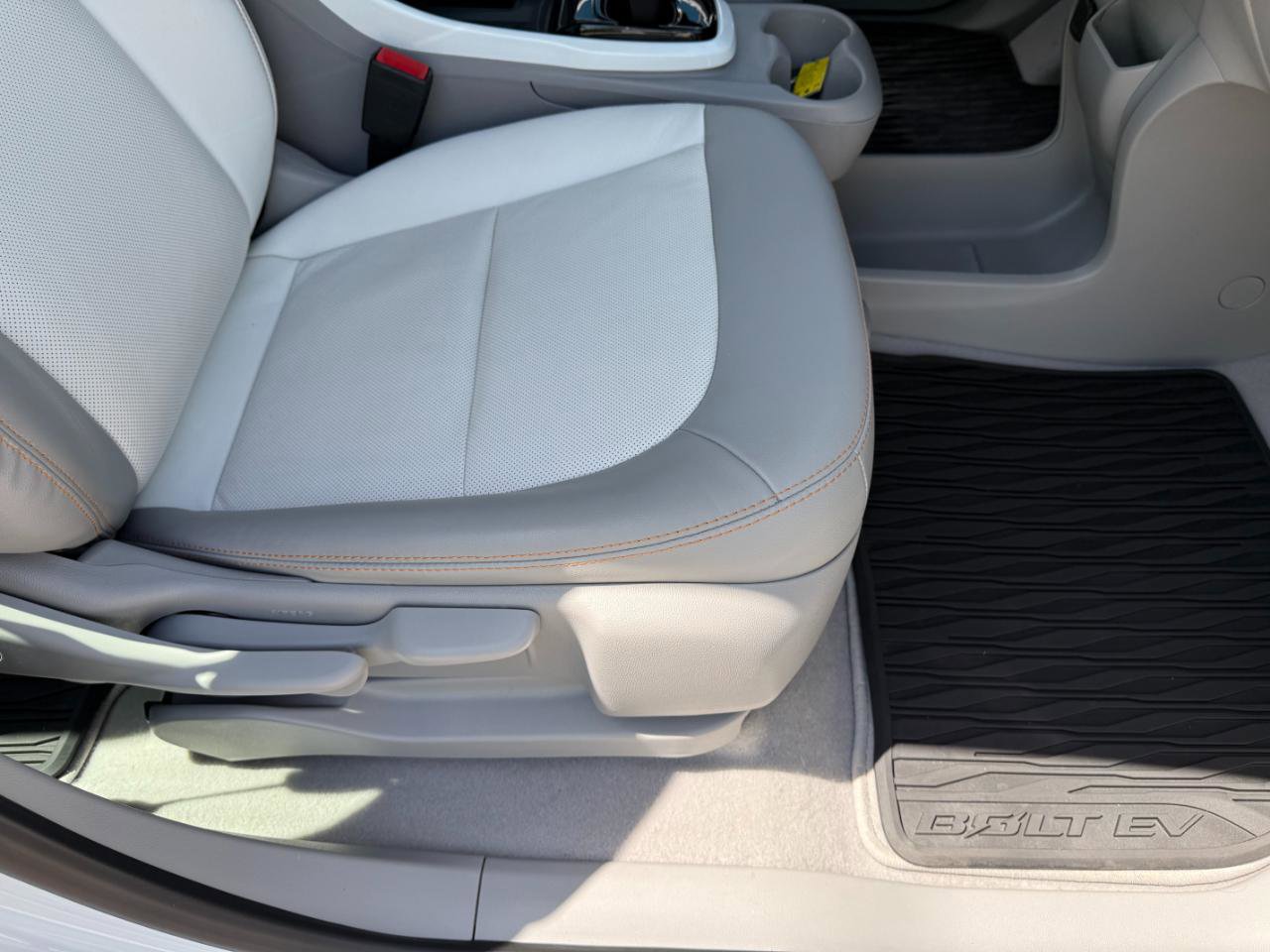 Used 2019 Chevrolet Bolt Premier w/ Infotainment Package image 13
