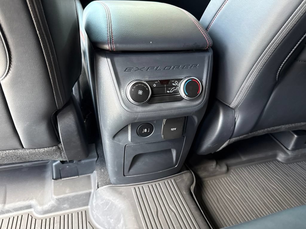 Used 2025 Ford Explorer ST-Line w/ ST-Line Street Pack AWD/4WD image 26