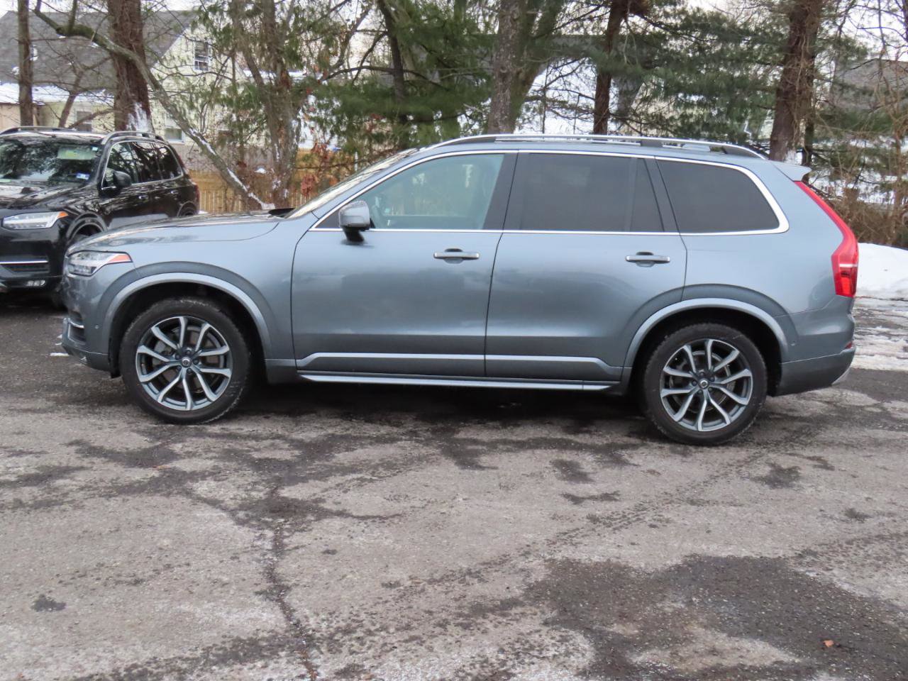 Used 2018 Volvo XC90 T6 Momentum w/ Convenience Package image 3