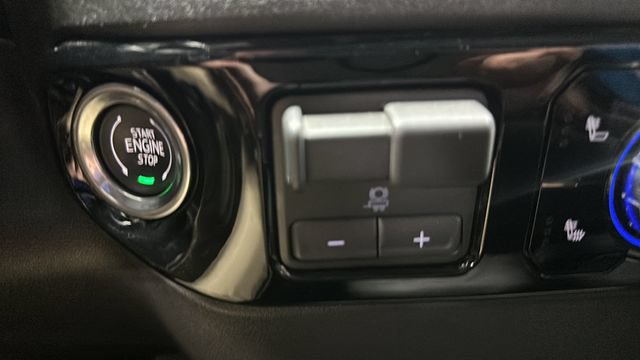 Used 2026 GMC Sierra 1500 SLT AWD/4WD image 16