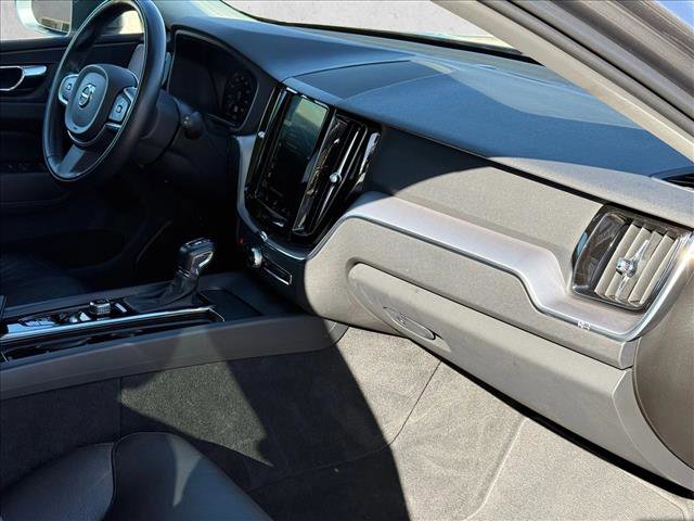 Used 2020 Volvo XC60 T5 Momentum image 22