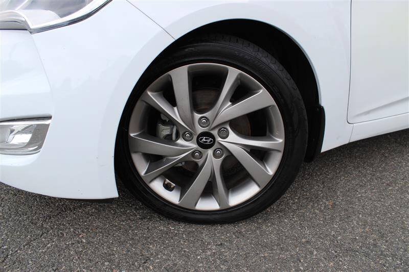 Used 2017 Hyundai Veloster FWD image 9