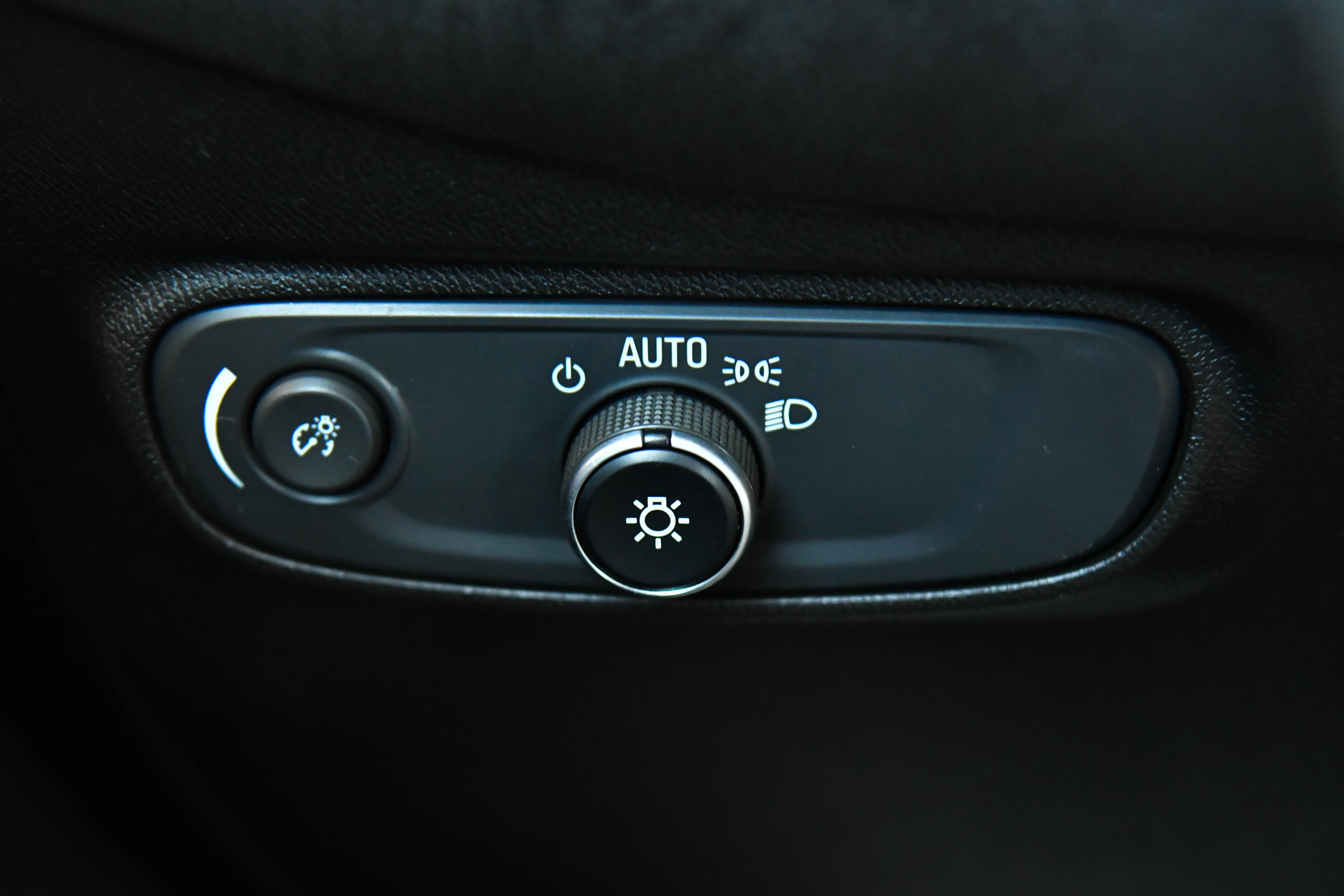 Used 2021 Chevrolet Equinox LS FWD image 28