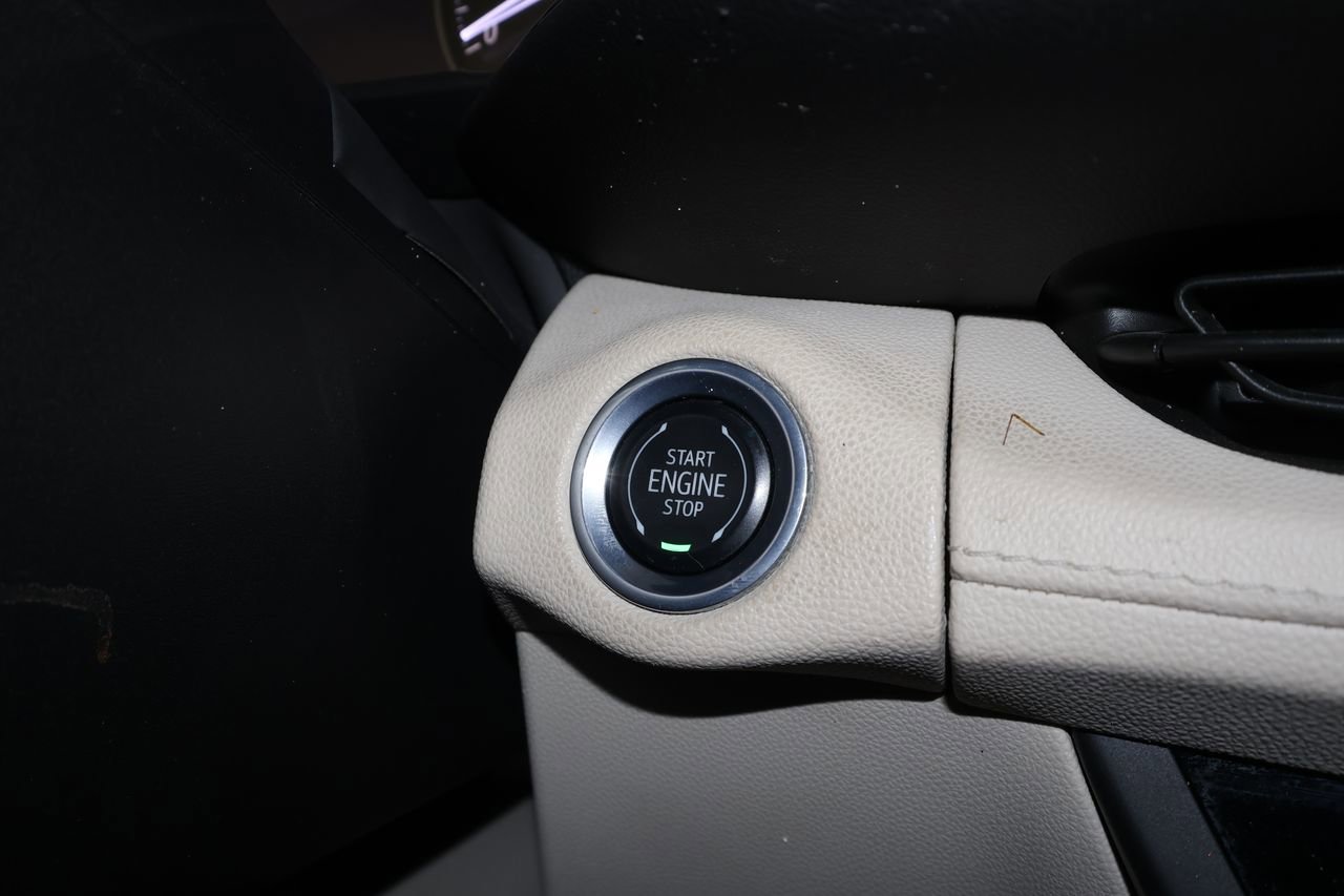 Used 2021 Buick Envision Avenir w/ Technology Package II image 16