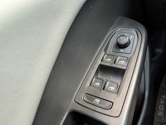 Used 2022 Volkswagen Taos SE image 27