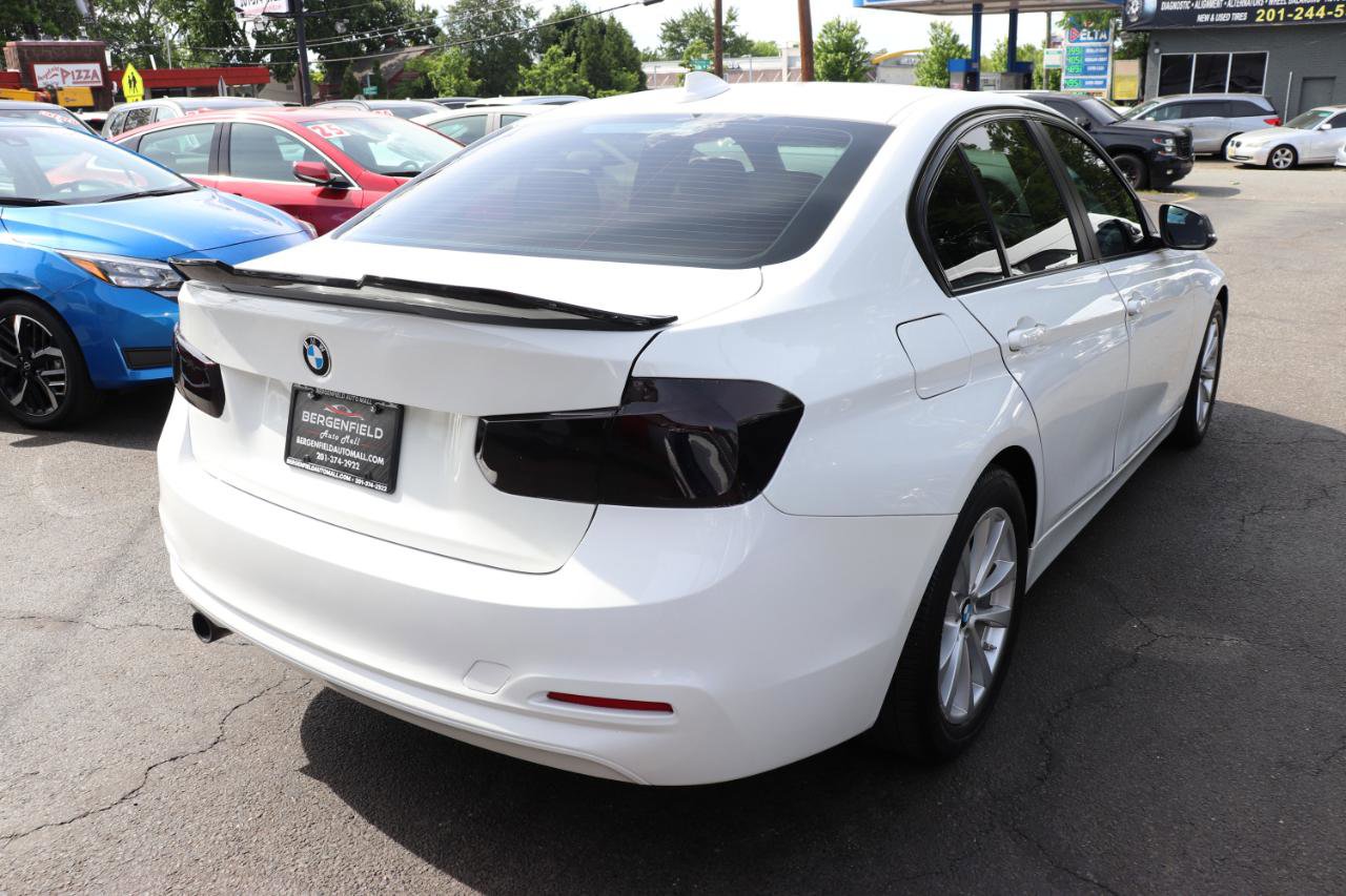 Used 2016 BMW 320i xDrive Sedan AWD/4WD image 5