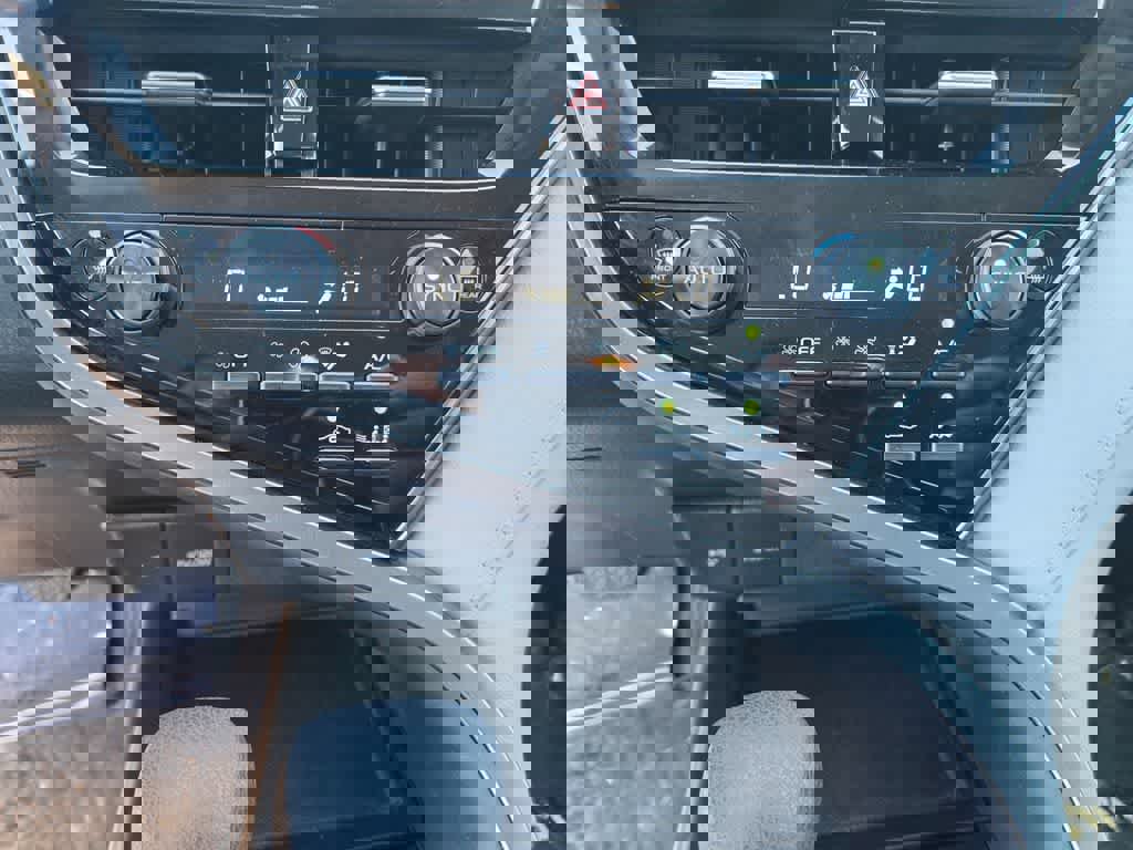 Used 2022 Toyota Camry LE image 15