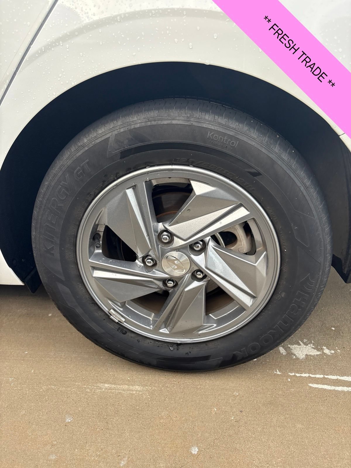 Certified 2024 Hyundai Elantra SE FWD image 7
