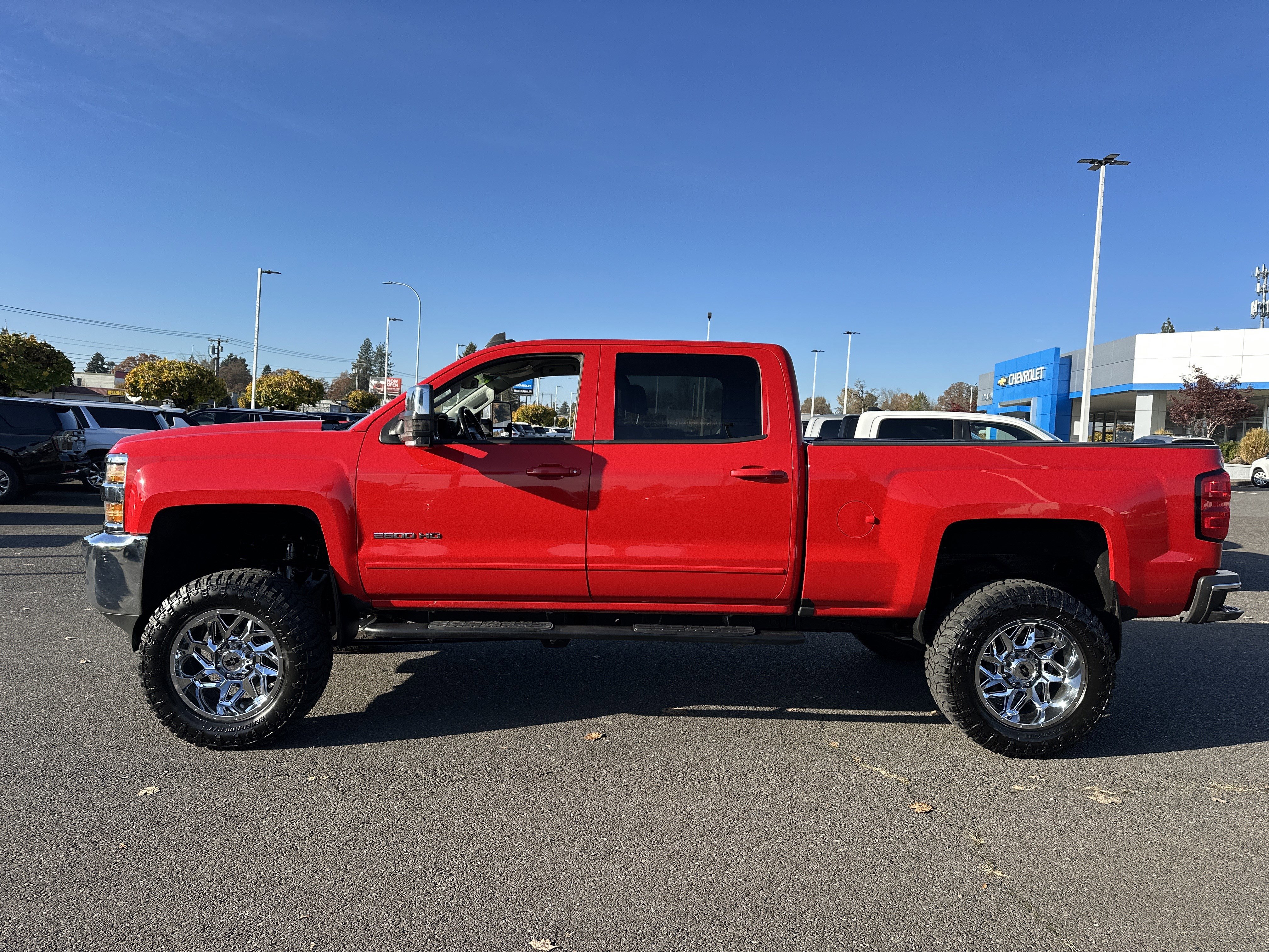 Used 2018 Chevrolet Silverado 2500 LT image 2