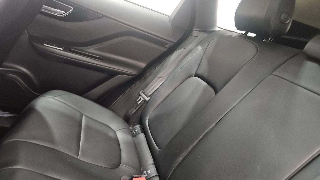 Used 2020 Jaguar F-PACE Premium image 9